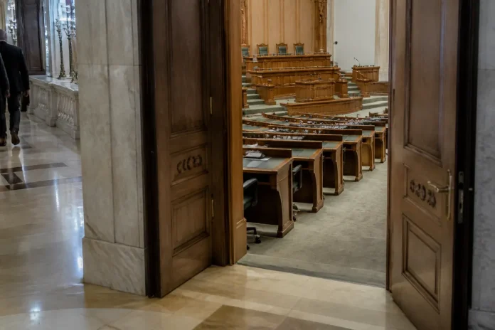 PNL și USR ies din ședințele Parlamentului, după schimbarea conducerii Camerei Deputaților